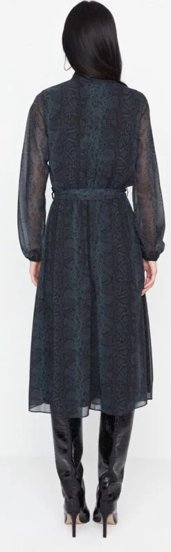 Trendyol Vrouwen Ballon Mouw Sjaalkraag Verschuiving Jurk -Trendyo Trendy Winkel 373x1200 2