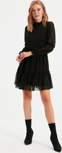 Trendyol Vrouwen Standaard Mouw Ronde Hals Schaatser Jurk -Trendyo Trendy Winkel 490x1200 1