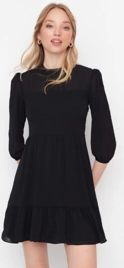 Trendyol Vrouwen Ballon Mouw Staande Kraag Verschuiving Jurk -Trendyo Trendy Winkel 557x1200 1