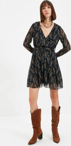 Trendyol Vrouwen Gepofte/ruche Mouw Cache-coeur Schaatser Jurk 17 Trendyol Vrouwen Gepofte/ruche Mouw Cache-coeur Schaatser Jurk -Trendyo Trendy Winkel 589x1200 6