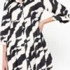 LOLALIZA Babydoll Jurk Met Zebraprint - Zwart - Maat 42 -Trendyo Trendy Winkel 605x1200 4