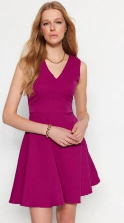 Trendyol Vrouwen Standaard Mouw V-hals Schaatser Jurk