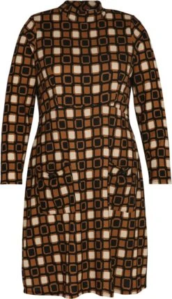 Paprika Korte Jurk In Crêpe Met Grafisch Motief -Trendyo Trendy Winkel 690x1200 11