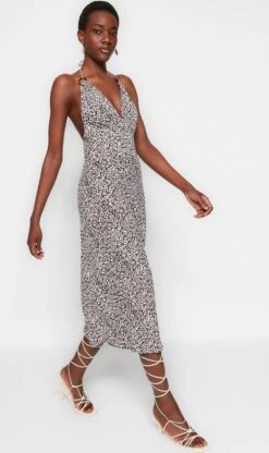 Trendyol Vrouwen Standaard Mouw Halternek Bodycon Jurk -Trendyo Trendy Winkel 713x1200 1