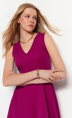 Trendyol Vrouwen Standaard Mouw V-hals Schaatser Jurk -Trendyo Trendy Winkel 731x1200 3