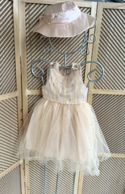 Merkloos Luxe Feestjurk Met Hoed-tule Jurk-meisjes Jurk-galajurk-bruidsjurk-prinsessen Jurk-danseres Jurk-bruidsmeisjes-bruiloft-verjaardag-fotoshoot-doopsel-vormsel-lente Feest-ballet-beige Kleur-bloem-parels-katoen Polyester Satijnen Stof-3 Jaar (maat 98) -Trendyo Trendy Winkel 773x1200