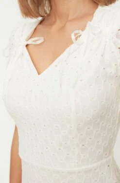 Trendyol Vrouwen Ballon Mouw V-hals Ruche Zoom Jurk 17 Trendyol Vrouwen Ballon Mouw V-hals Ruche Zoom Jurk -Trendyo Trendy Winkel 789x1200 2