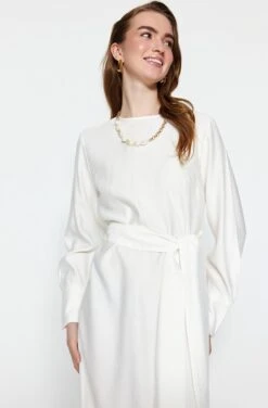 Trendyol Vrouwen Standaard Mouw Ronde Hals Verschuiving Jurk -Trendyo Trendy Winkel 789x1200 8