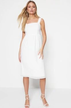 Trendyol Vrouwen Standaard Mouw Vierkante Kraag Basis Jurk