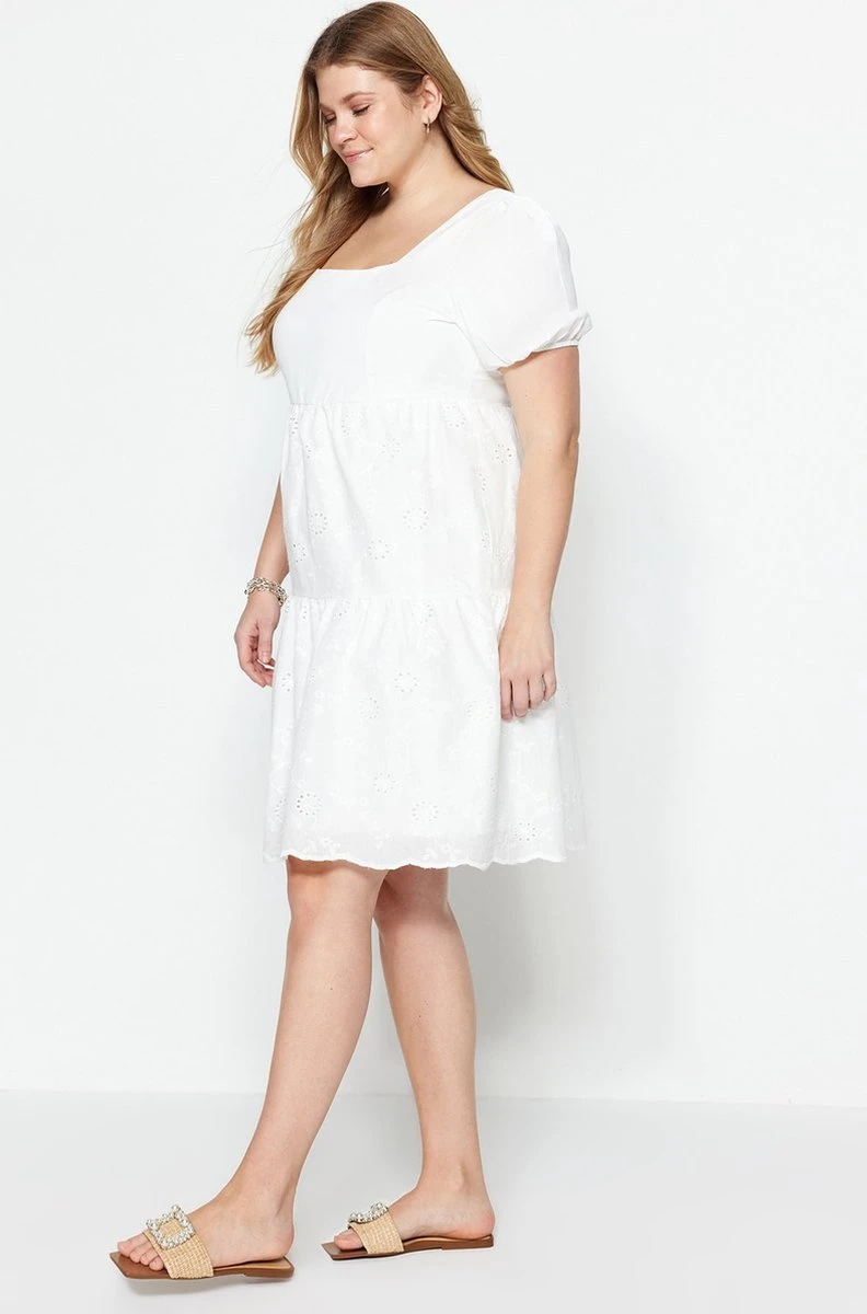 Trendyol Vrouwen Ballon Mouw Vierkante Kraag Schaatser Grote Maten Jurk 4 Trendyol Vrouwen Ballon Mouw Vierkante Kraag Schaatser Grote Maten Jurk - Afbeelding 2