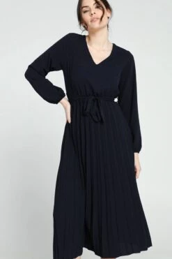 Cassis Lange, Effen Plisséjurk Met Riem