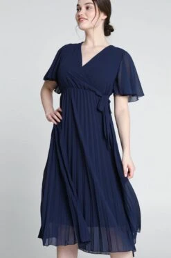 Cassis Korte, Effen Plisséjurk Met Wikkelkraag En Knoop