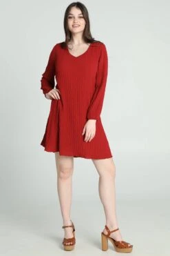 Cassis Korte, Effen Jurk Met Grafische Plissé-effecten Op De Stof -Trendyo Trendy Winkel 799x1200 141