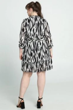 Paprika Korte Jurk Met Grafische Print, Fronsjes En Smokwerk 15 Paprika Korte Jurk Met Grafische Print, Fronsjes En Smokwerk -Trendyo Trendy Winkel 799x1200 151