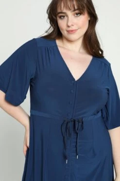 Promiss Lange, Effen Jurk Met Knopen En Verstelbaar Koord Aan De Voorkant -Trendyo Trendy Winkel 799x1200 200