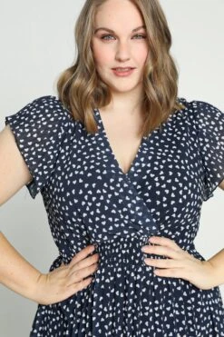 Paprika Lange Plisséjurk Met Hartjesmotief En Smokwerk -Trendyo Trendy Winkel 799x1200 220