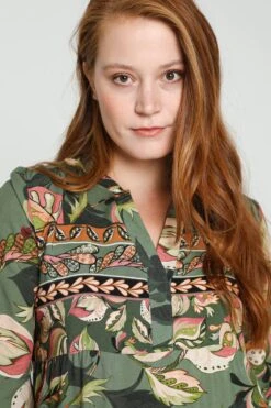 Cassis Korte Jurk In Viscose Met Etnisch Motief -Trendyo Trendy Winkel 799x1200 239