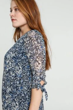 Cassis Lange Jurk Met Abstract Bloemenmotief En Plissé-effect 23 Cassis Lange Jurk Met Abstract Bloemenmotief En Plissé-effect -Trendyo Trendy Winkel 799x1200 264