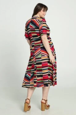 Promiss Halflange, Gestreepte Jurk In Viscose Met Valse Wikkelkraag -Trendyo Trendy Winkel 799x1200 327