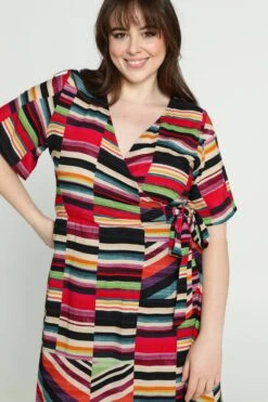 Promiss Halflange, Gestreepte Jurk In Viscose Met Valse Wikkelkraag -Trendyo Trendy Winkel 799x1200 329