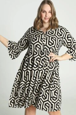 Paprika Halflange Jurk In Viscose Met Geometrisch Motief En Knopen