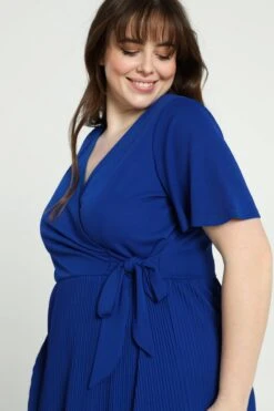 Promiss Lange, Effen Plisséjurk Met Valse Wikkelkraag -Trendyo Trendy Winkel 799x1200 369