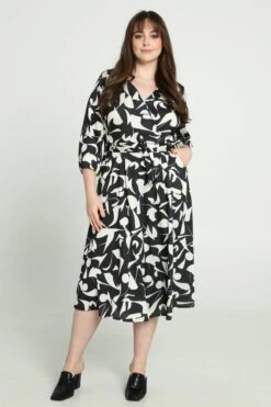 Promiss Halflange Jurk Met Grafisch Motief, Valse Wikkelkraag En Riem -Trendyo Trendy Winkel 799x1200 371