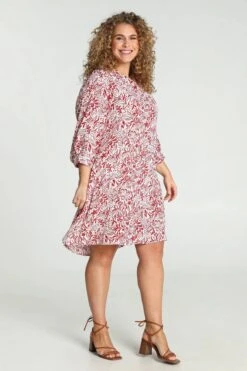 Paprika Korte Jurk In Viscose Met Bloemenmotief En Raglanmouwen -Trendyo Trendy Winkel 799x1200 384