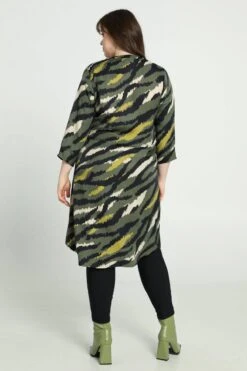 Promiss Korte, Satijnen Jurk Met Camouflageprint -Trendyo Trendy Winkel 799x1200 41