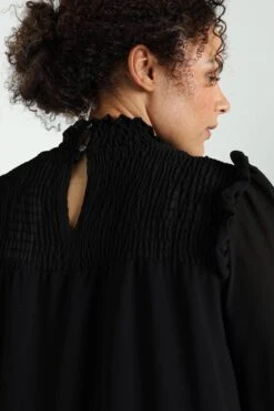 Paprika Korte, Effen Jurk In Voile Met Smokwerk 19 Paprika Korte, Effen Jurk In Voile Met Smokwerk -Trendyo Trendy Winkel 799x1200 53