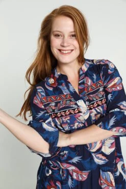 Cassis Korte Jurk In Viscose Met Etnisch Motief -Trendyo Trendy Winkel 799x1200 64