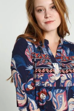 Cassis Korte Jurk In Viscose Met Etnisch Motief -Trendyo Trendy Winkel 799x1200 67