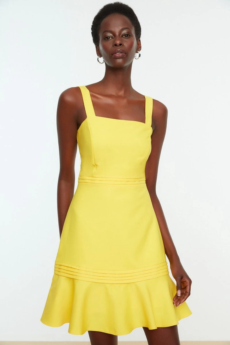 Trendyol Vrouwen Standaard Mouw Vierkante Kraag Schaatser Jurk 4 Trendyol Vrouwen Standaard Mouw Vierkante Kraag Schaatser Jurk - Afbeelding 2