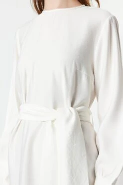 Trendyol Vrouwen Standaard Mouw Ronde Hals Verschuiving Jurk -Trendyo Trendy Winkel 800x1200 1327