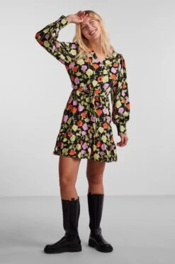 PIECES PCBLOSSOM LS SHORT DRESS Dames Jurk - Maat M -Trendyo Trendy Winkel 800x1200 1365