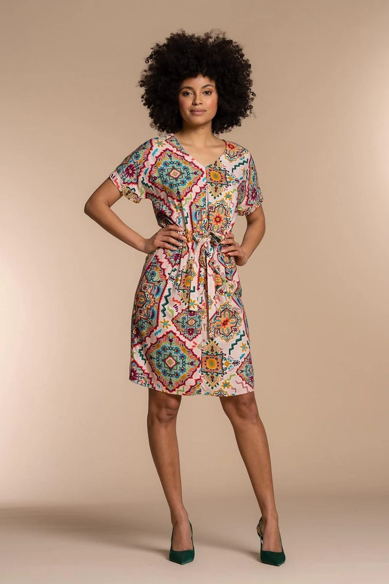 Geisha Jurk Midi Dress Grafische Ethnic Print 37149 20 Off-white/coral/kerry Combi Dames Maat - XS 5 Geisha Jurk Midi Dress Grafische Ethnic Print 37149 20 Off-white/coral/kerry Combi Dames Maat - XS - Afbeelding 3