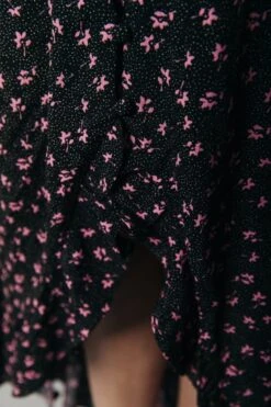 Colourful Rebel Tyra Flower Jurk Zwart Dames - Wijduitlopende Fit - Viscose - S 8 Colourful Rebel Tyra Flower Jurk Zwart Dames - Wijduitlopende Fit - Viscose - S -Trendyo Trendy Winkel 800x1200 525