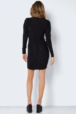 NOISY MAY NMINFINITY L/S ROUCHING DETAIL DRESS Dames Jurk - Maat S 10 NOISY MAY NMINFINITY L/S ROUCHING DETAIL DRESS Dames Jurk - Maat S -Trendyo Trendy Winkel 800x1200 704