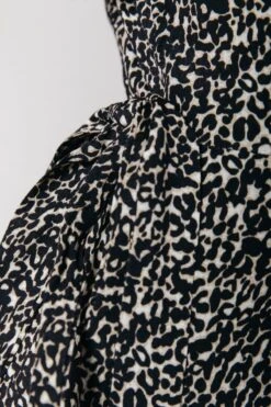 Colourful Rebel Ava Leopard Jurk Beige Dames - Wijduitlopende Fit - Viscose - S -Trendyo Trendy Winkel 800x1200 732