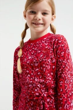 WE Fashion Meisjes Jurk Met Dessin En Strikceintuur - Maat 110/116 -Trendyo Trendy Winkel 800x1200 779