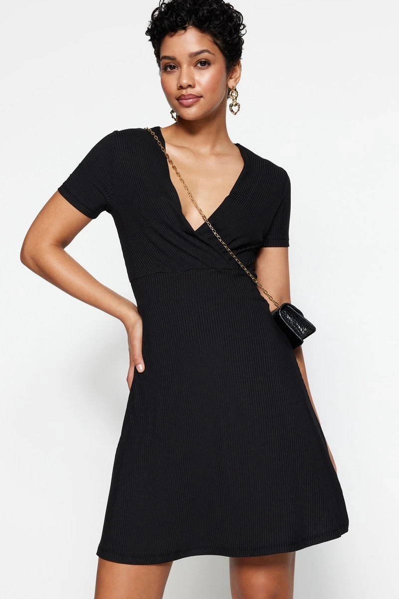 Trendyol Vrouwen Standaard Mouw Cache-coeur A-lijn Jurk 7 Trendyol Vrouwen Standaard Mouw Cache-coeur A-lijn Jurk - Afbeelding 5