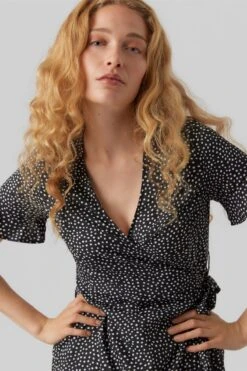 VERO MODA VMHENNA 2/4 WRAP FRILL DRESS WVN Dames Jurk - Maat XXL 15 VERO MODA VMHENNA 2/4 WRAP FRILL DRESS WVN Dames Jurk - Maat XXL -Trendyo Trendy Winkel 800x1200 854