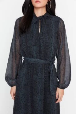 Trendyol Vrouwen Ballon Mouw Sjaalkraag Verschuiving Jurk -Trendyo Trendy Winkel 800x1200 951