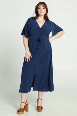 Promiss Lange, Effen Jurk Met Knopen En Verstelbaar Koord Aan De Voorkant -Trendyo Trendy Winkel 802x1200 14