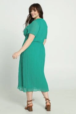 Promiss Halflange, Effen Plisséjurk Met Wikkelkraag En Juweelriem -Trendyo Trendy Winkel 805x1200 28