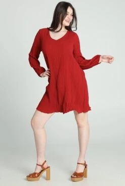 Cassis Korte, Effen Jurk Met Grafische Plissé-effecten Op De Stof -Trendyo Trendy Winkel 811x1200 12