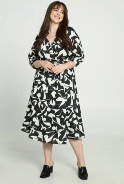 Promiss Halflange Jurk Met Grafisch Motief, Valse Wikkelkraag En Riem -Trendyo Trendy Winkel 811x1200 32
