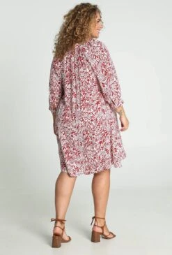 Paprika Korte Jurk In Viscose Met Bloemenmotief En Raglanmouwen -Trendyo Trendy Winkel 811x1200 33