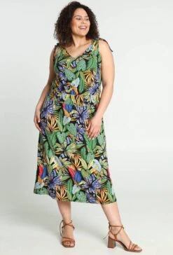 Paprika Lange Jurk In Viscose Met Hawai Print En Smalle Schouderbandjes -Trendyo Trendy Winkel 814x1200 17
