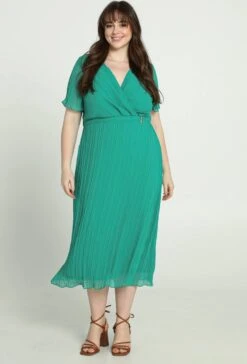 Promiss Halflange, Effen Plisséjurk Met Wikkelkraag En Juweelriem -Trendyo Trendy Winkel 814x1200 30